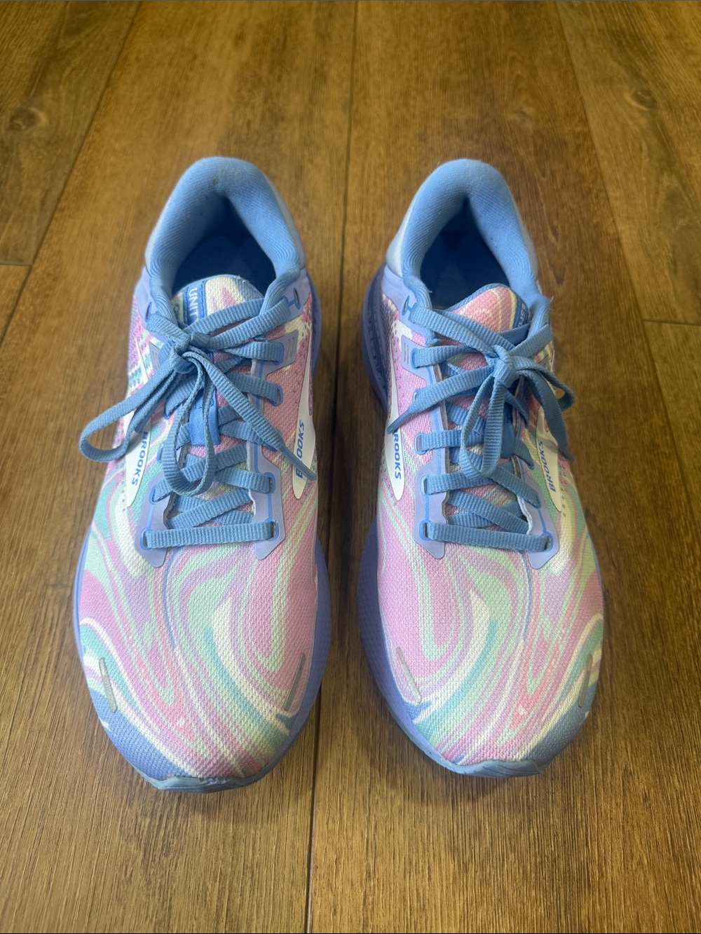 Brooks woman Pastel Blue & Pink Swirl Running Sneakers. Size 10